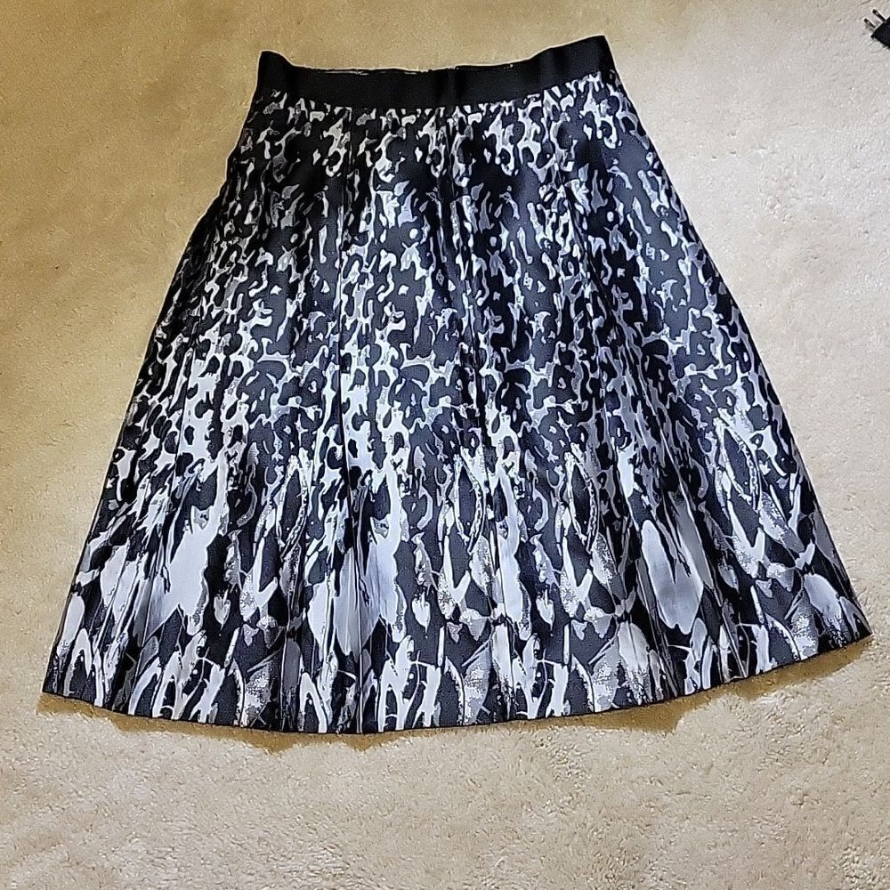 Mario Serrani sateen A line black white skirt size 4